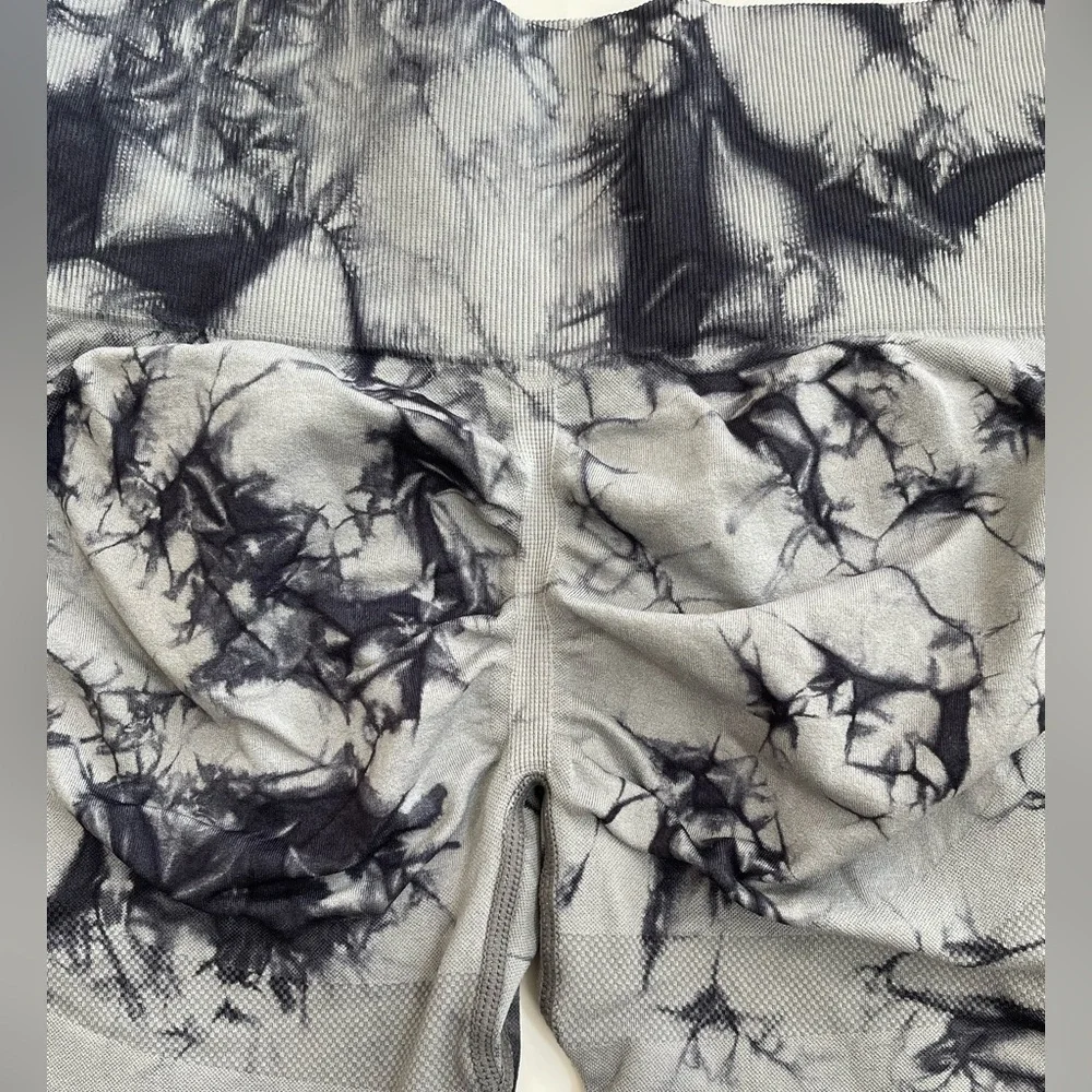 Tie Dye activewear leggings with scrunch bottoms - Picture 4 of 4